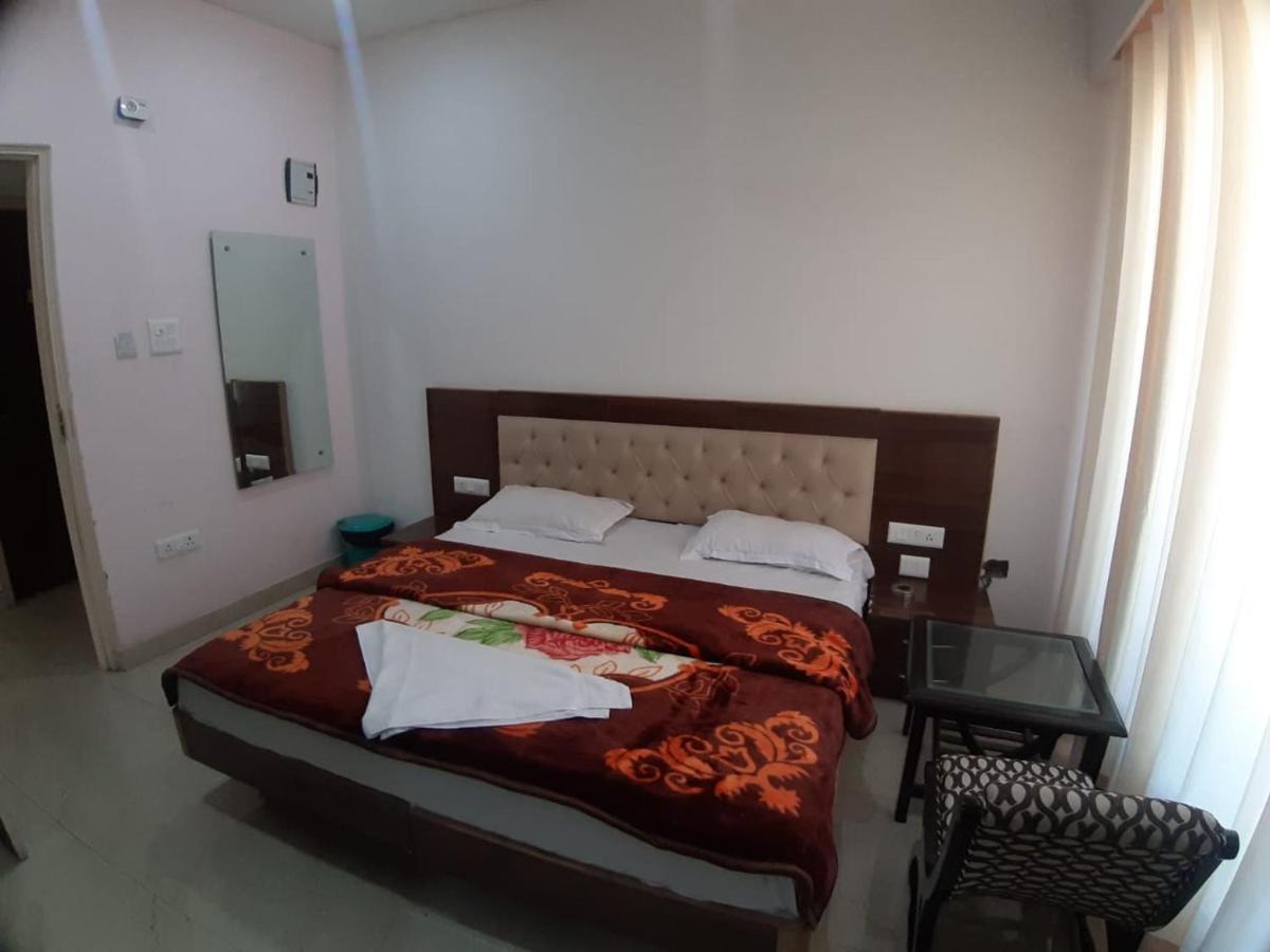 Destiny Hotel Solan Екстер'єр фото